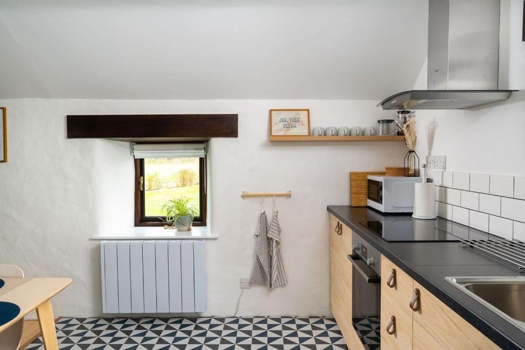 Porthcurno Barns, The Cart Lodge - Cosy Cottage, Walk To Porthcurno Beach, Pedn Vouder & Minack Theatre Penzance Exterior photo